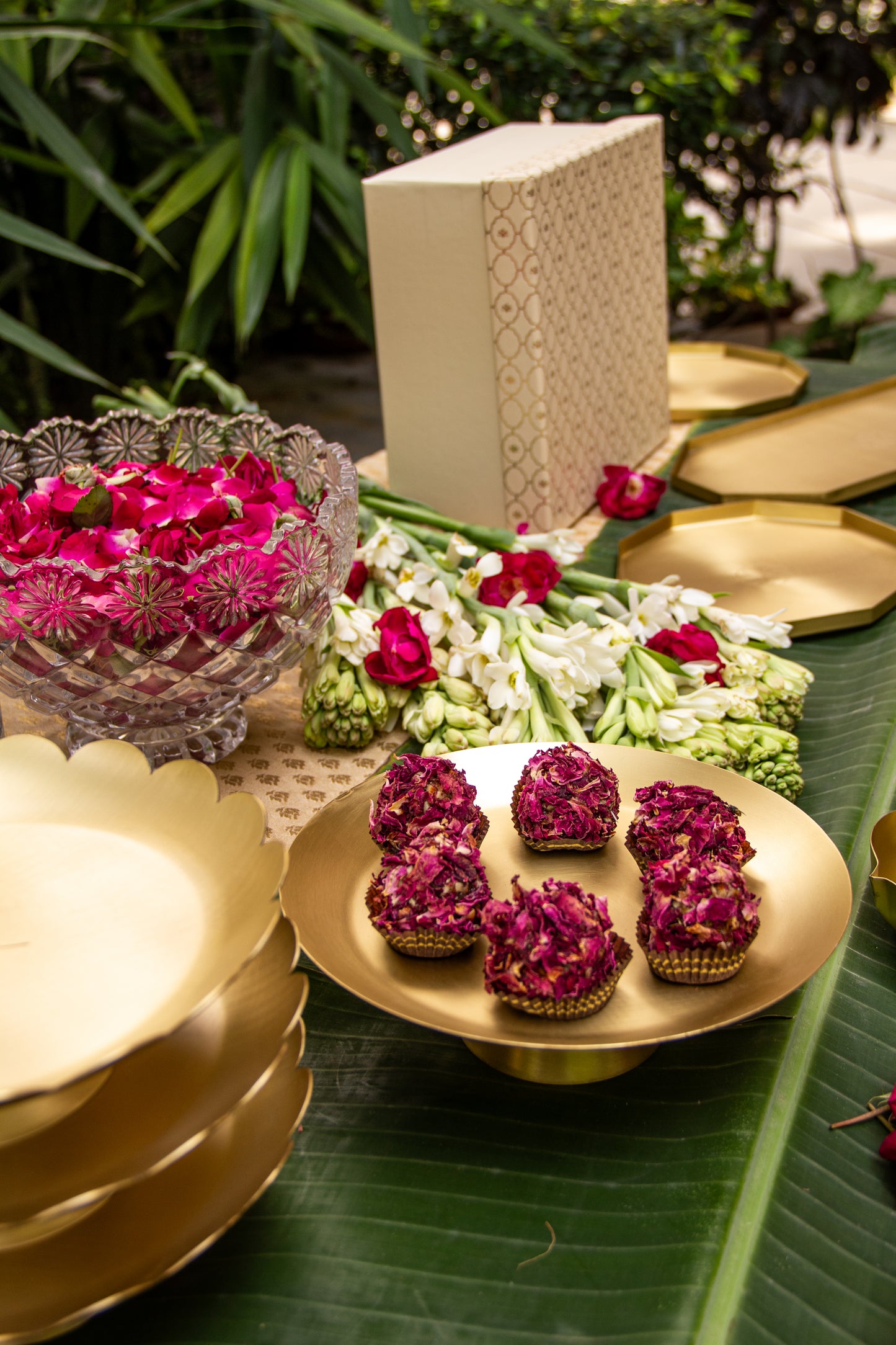 AANGAN PEDESTAL PLATTER